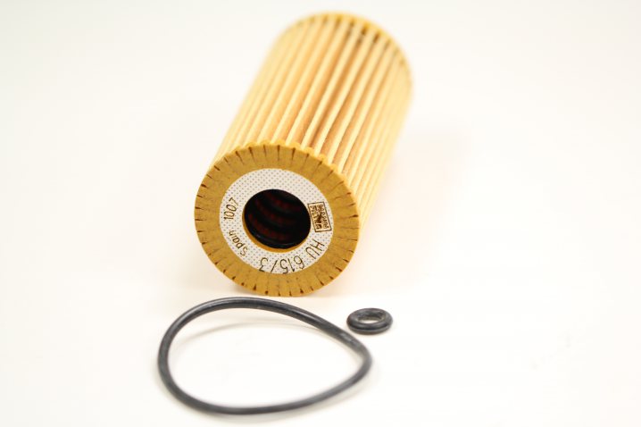 HU 615/3 x oil filter element (metal-free)