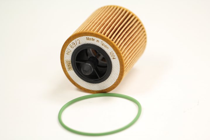 HU 69/2 x oil filter element (metal-free)