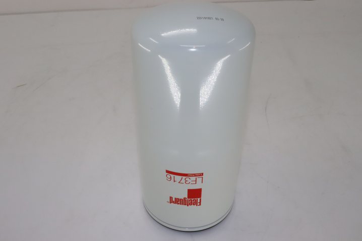 LF3716 oil filter element