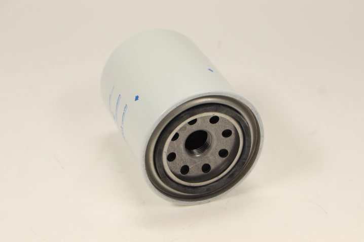 P550715 oil filter (spin-on)