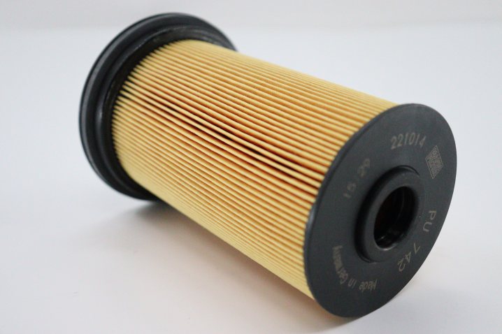 PU 742 fuel filter