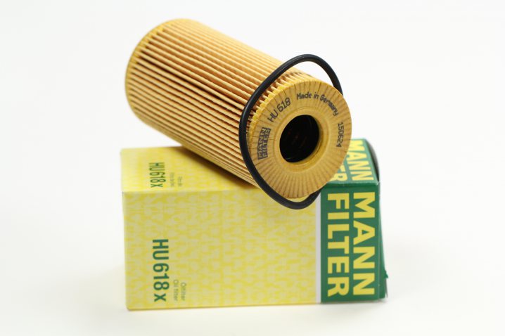 HU 618 x oil filter element (metal-free)
