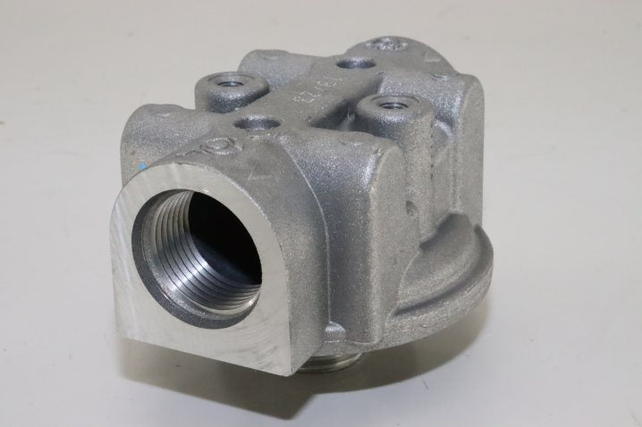 P561134 filter head