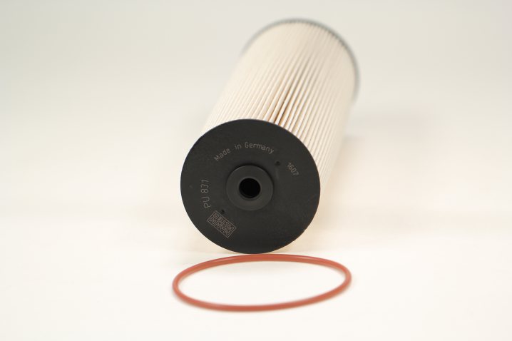 PU 831 x fuel filter
